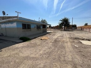 1092 E Hosking Ave in Bakersfield, CA - Building Photo - Building Photo