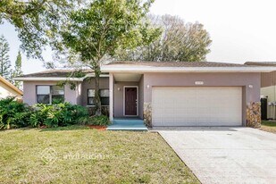 12783 Pineway Dr in Largo, FL - Building Photo