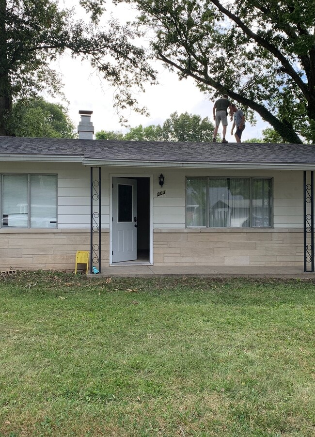 property at 803 S 32nd St