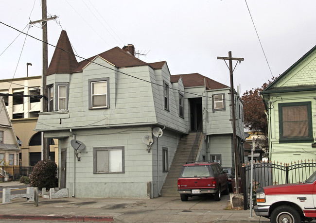 3300 San Leandro St in Oakland, CA - Building Photo - Building Photo