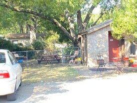 431 N Wilhite St in Cleburne, TX - Building Photo