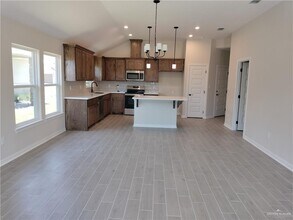 921 W Yellow Bells St in Edinburg, TX - Building Photo - Building Photo