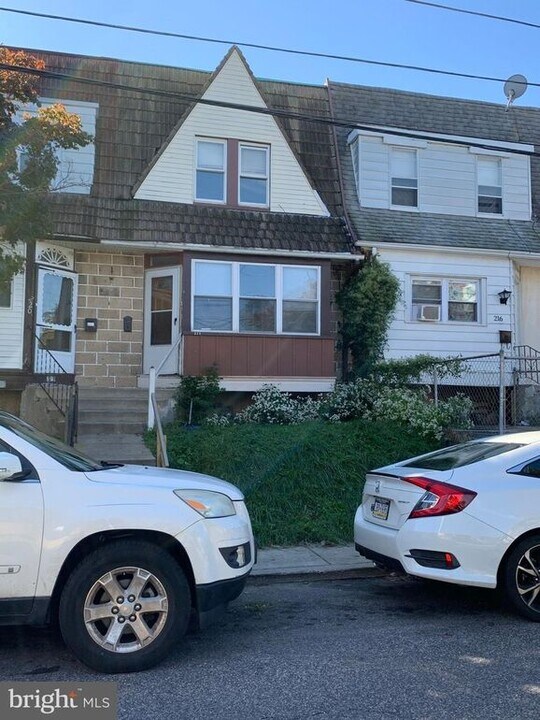 218 Guilford Rd in Lansdowne, PA - Foto de edificio