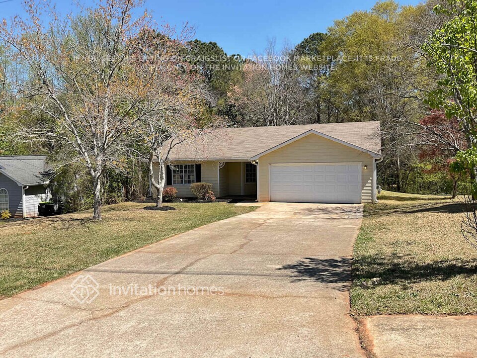 160 Rosewood Dr in Mcdonough, GA - Building Photo