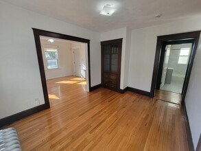 58 Ellerton Rd, Unit 1 in Quincy, MA - Foto de edificio - Building Photo