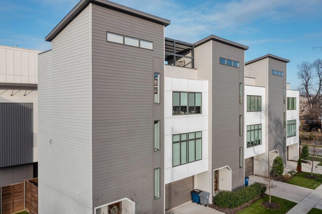 5818 Lindell Ave in Dallas, TX - Foto de edificio - Building Photo