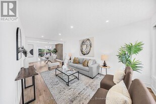 733 Lublin Ave in Pickering, ON - Building Photo