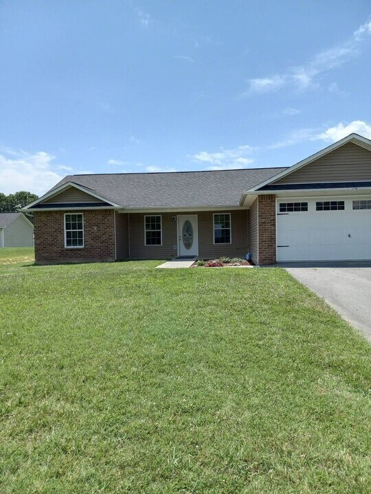 1178 Rosella Dr in White Pine, TN - Building Photo