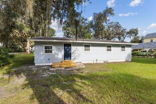 5004 Karen St in Fernandina Beach, FL - Building Photo