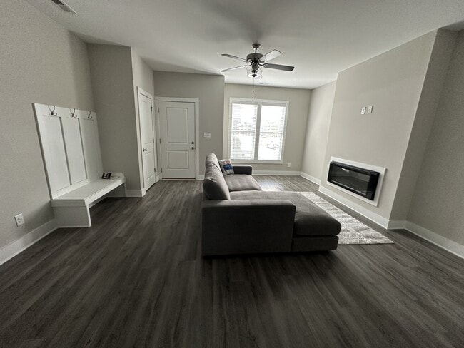 131 English Commons Dr in Lynchburg, VA - Foto de edificio - Building Photo