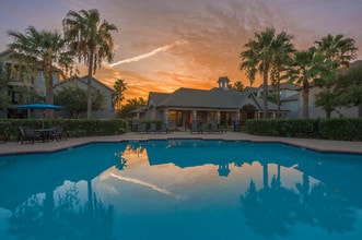 Lago Del Mar in Laredo, TX - Foto de edificio - Building Photo