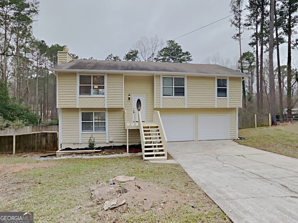 3271 Mixon Way in Stone Mountain, GA - Building Photo