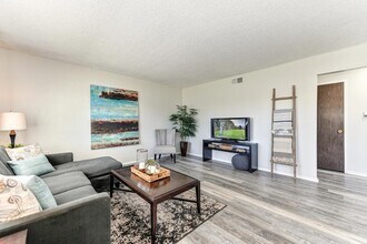 229 Harding Blvd in Roseville, CA - Building Photo - Building Photo