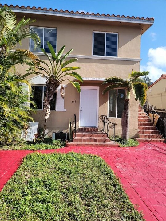655 SW 19th Rd in Miami, FL - Building Photo