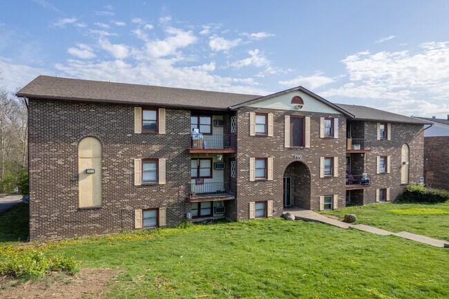 700 Gordon Smith Blvd in Hamilton, OH - Building Photo - Building Photo