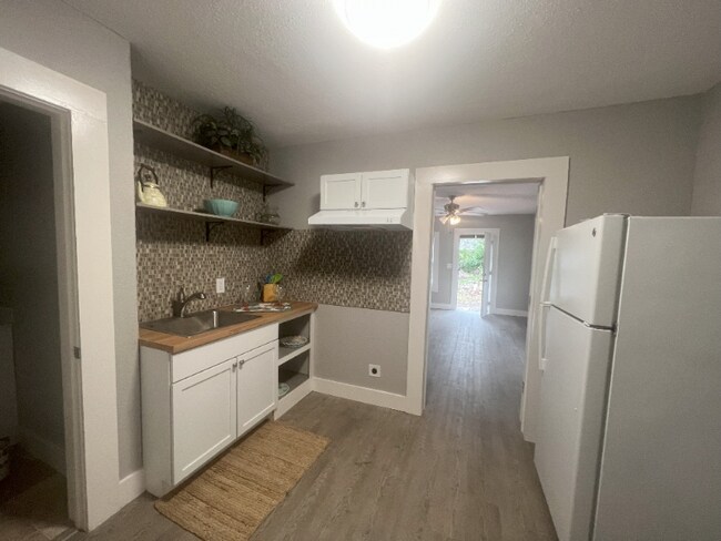 2023 Beaver Ln in San Antonio, TX - Building Photo - Building Photo