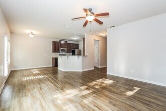 1845 Simmons Ln in Hampton, GA - Foto de edificio - Building Photo