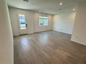 9847 Walkway Dr in Orlando, FL - Foto de edificio - Building Photo