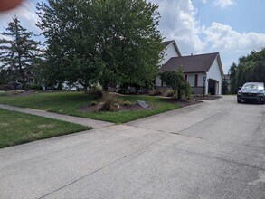 34521 Springvale Cir in Avon, OH - Building Photo - Building Photo