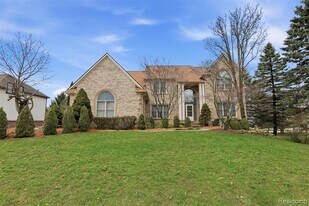 3932 Fieldview Rd in Lake Orion, MI - Building Photo