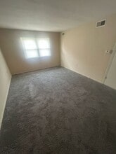 309-311-311 Robinhood Ln in Bloomington, IL - Building Photo - Building Photo