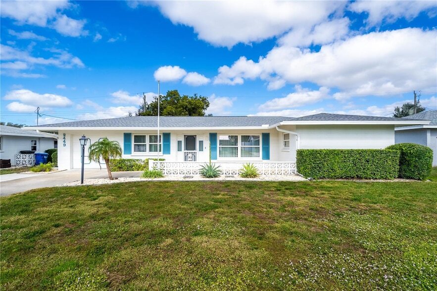 2449 Breakwater Cir in Sarasota, FL - Building Photo