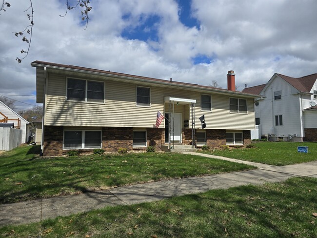 property at 1840 W 3rd St