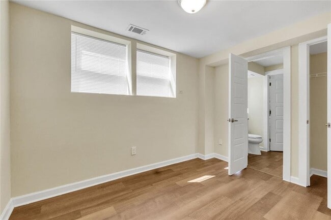 998 Mayson Turner Rd NW in Atlanta, GA - Foto de edificio - Building Photo