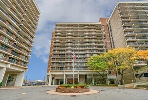 150-38 Union Tpke in Queens, NY - Building Photo