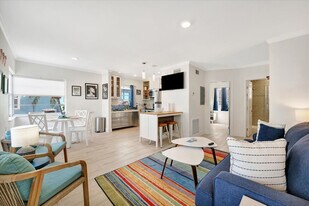 483 E Shore Dr in Clearwater, FL - Building Photo