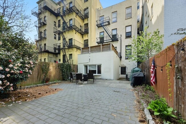 1017 Park Ave in Hoboken, NJ - Building Photo - Building Photo