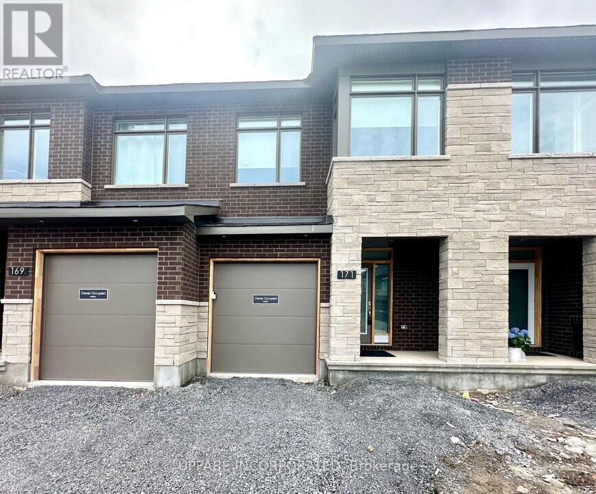 171 Bliss Cres in Ottawa, ON - Building Photo