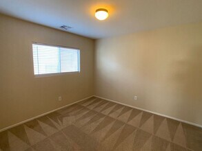 5662 Thunder Spirit St in Las Vegas, NV - Building Photo - Building Photo
