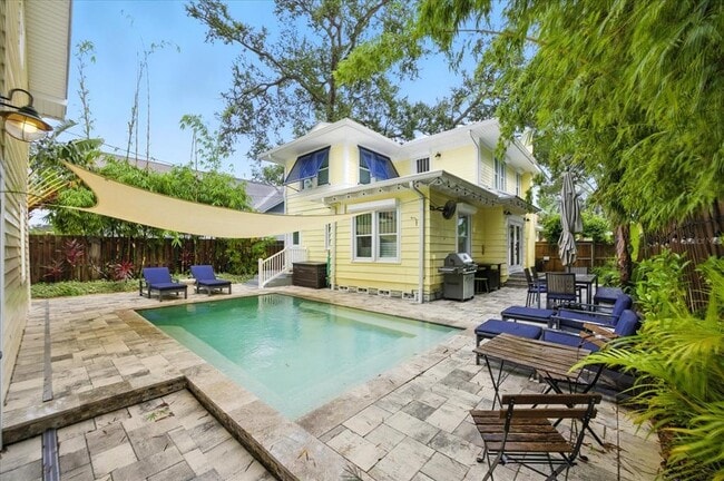 221 13th Ave NE in St. Petersburg, FL - Building Photo - Building Photo