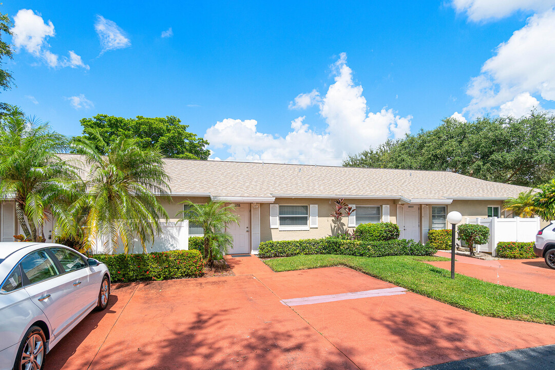 18715 Candlewick Dr in Boca Raton, FL - Building Photo