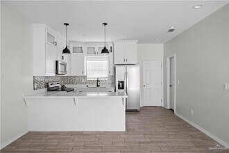 1511 Playa Dr, Unit 2 in Progreso Lakes, TX - Foto de edificio - Building Photo