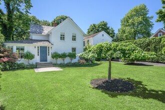 135 Little Plains Rd in Southampton, NY - Building Photo - Building Photo