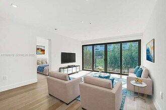 200 Sunrise Dr in Key Biscayne, FL - Building Photo - Building Photo