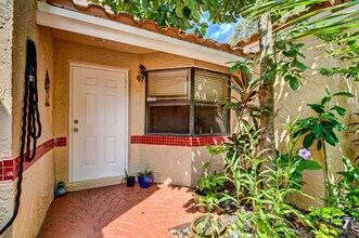 22737 Meridiana Dr in Boca Raton, FL - Foto de edificio - Building Photo