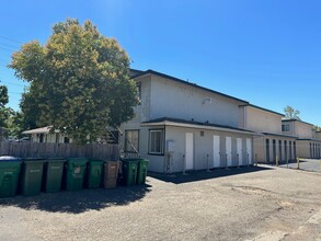 819 W Kettleman Ln in Lodi, CA - Building Photo - Building Photo