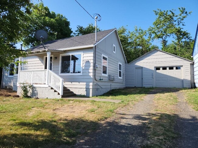 1881 Cedar St in Sweet Home, OR - Building Photo - Building Photo