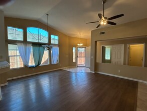 8464 Banyon Tree Ct in Elk Grove, CA - Foto de edificio - Building Photo