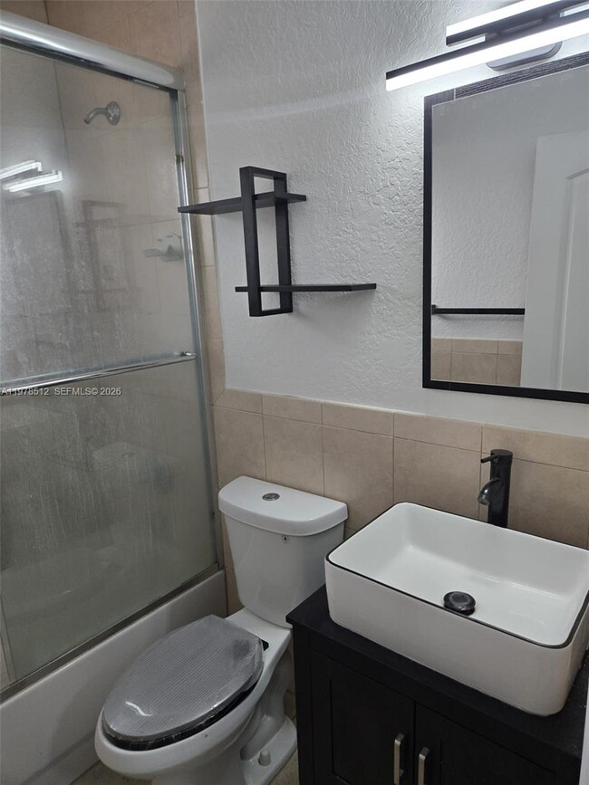 1701 N Treasure Dr in North Bay Village, FL - Building Photo - Building Photo