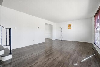 912 Amherst Ln in Virginia Beach, VA - Foto de edificio - Building Photo