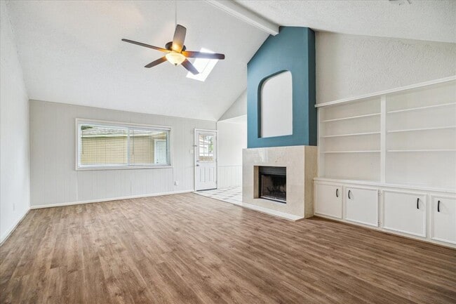 13603 Woodchester Dr in Sugar Land, TX - Foto de edificio - Building Photo