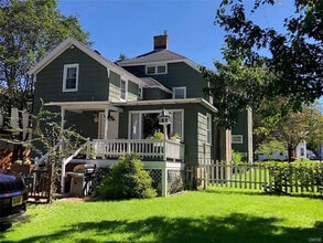 9 Elizabeth St, Unit 1 in Auburn, NY - Building Photo - Building Photo