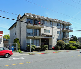 Sunset Hill Manor in Seattle, WA - Building Photo - Building Photo