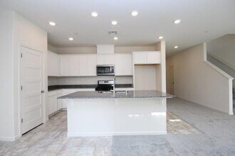 4806 Ocean Ln in Elk Grove, CA - Foto de edificio - Building Photo