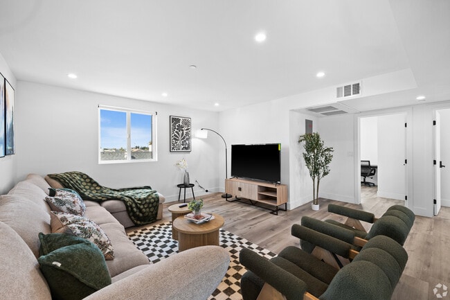 3430 Walton Ave in Los Angeles, CA - Building Photo - Building Photo