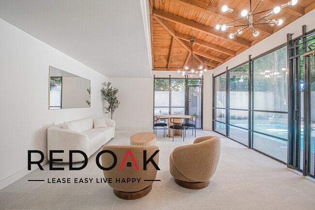 Toluca Lofts in North Hollywood, CA - Building Photo - Building Photo